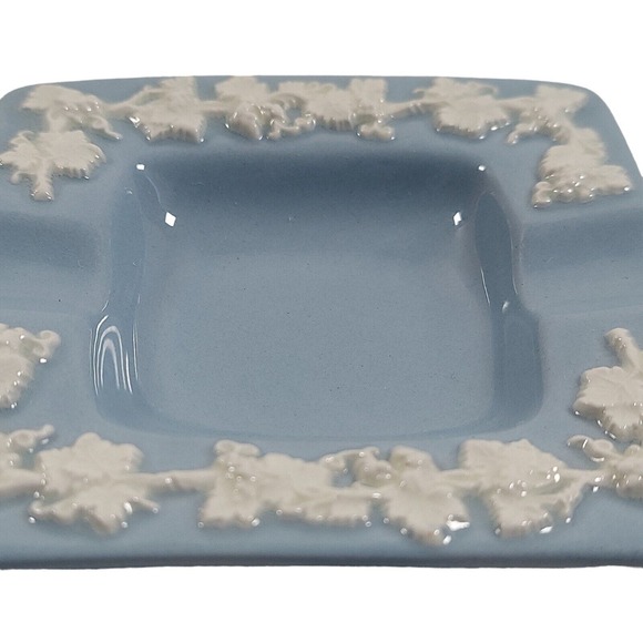 Wedgwood Queensware Embossed Ashtray Cream On Lavender Blue Etruria Small 3.25" - Picture 2 of 11